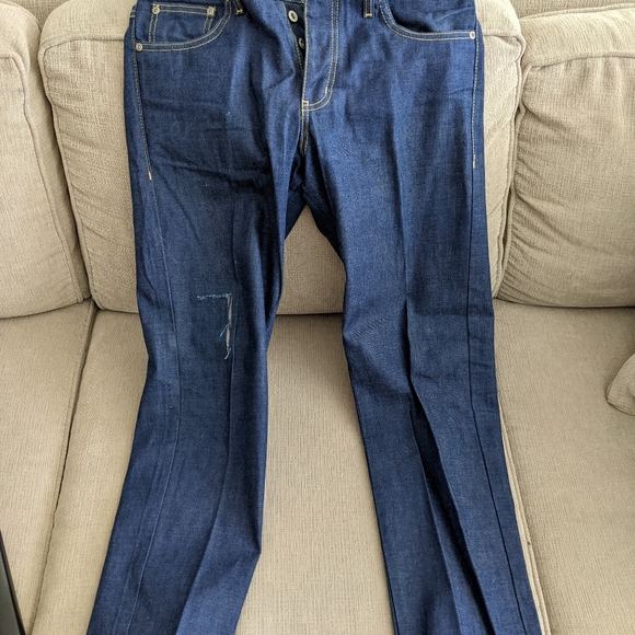 Naked & famous - Picture 2 of 3